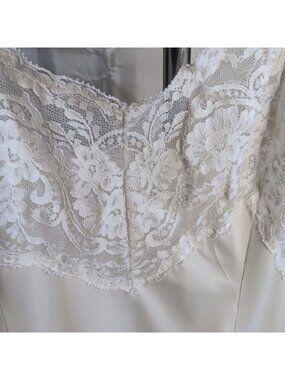 Vintage Full Slip Size 34 Wonder Maid Ivory Lace Trim Nylon Lingerie Non-Cling